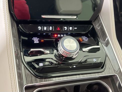 Used 2022 Jeep Wagoneer Series III image 17