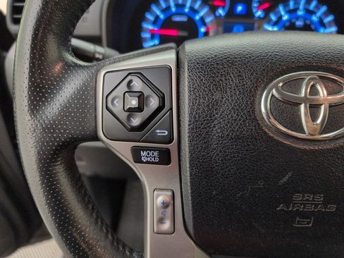 Used 2018 Toyota 4Runner SR5 AWD/4WD image 34