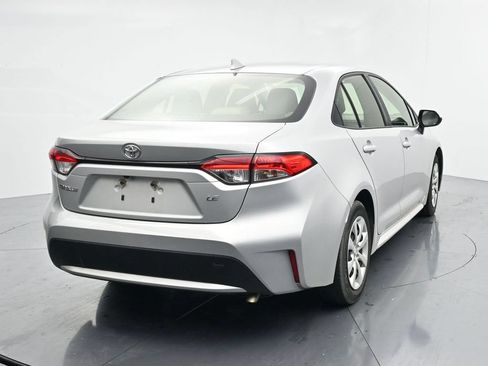 Used 2022 Toyota Corolla LE FWD image 6