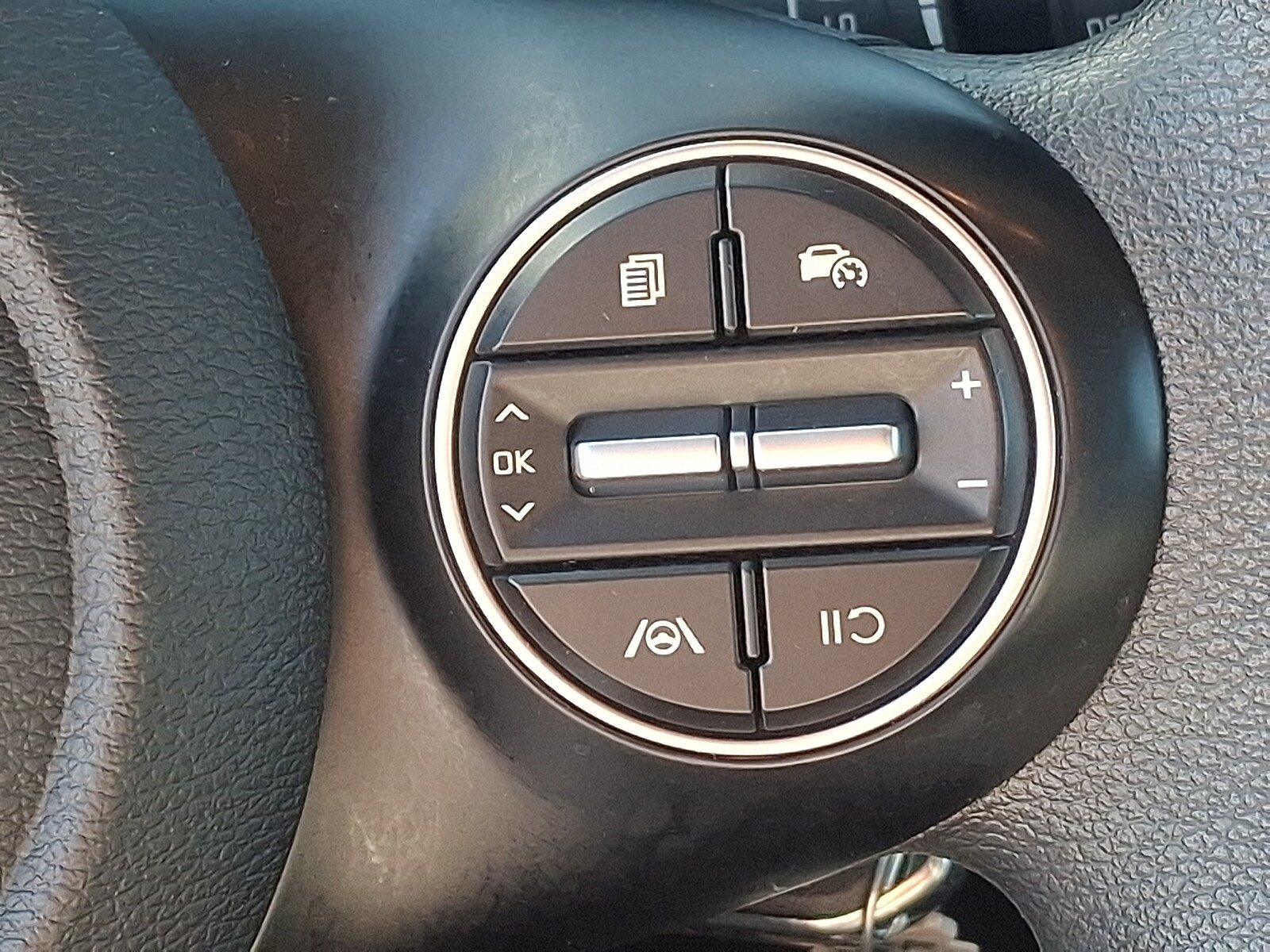 Used 2023 Kia Soul LX w/ LX Technology Package FWD image 21