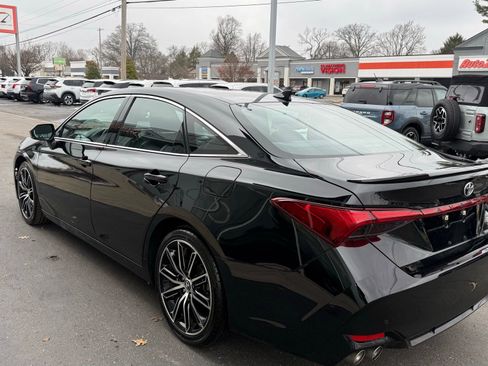 Used 2019 Toyota Avalon Touring image 4