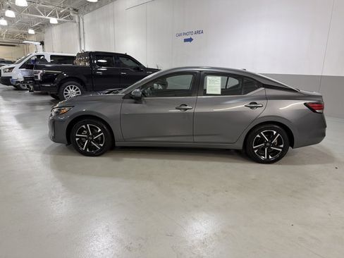 Used 2025 Nissan Sentra SV FWD image 5