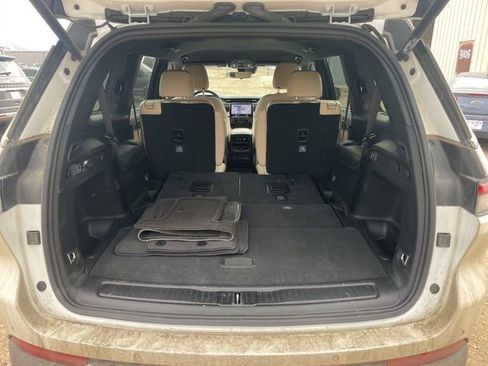 Used 2024 Jeep Grand Cherokee L Limited w/ Luxury Tech Group II image 10