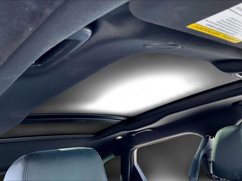 Certified 2024 Land Rover Range Rover Velar Dynamic SE image 25