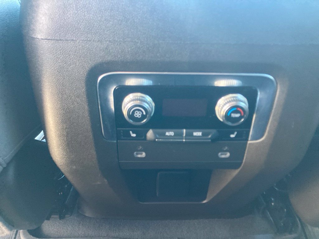 Certified 2023 GMC Yukon SLT w/ SLT Luxury Package AWD/4WD image 18