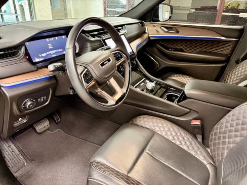 Certified 2024 Jeep Grand Cherokee Summit w/ Adv Protech Group IV AWD/4WD image 9