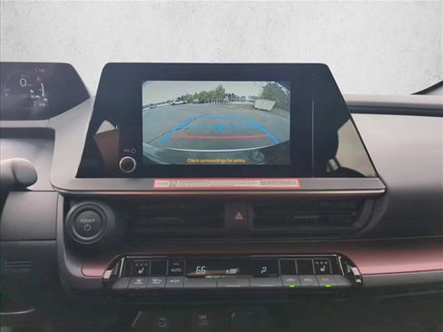 Used 2025 Toyota Prius Plug-In Hybrid image 17