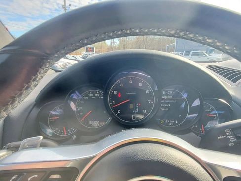 Used 2017 Porsche Cayenne Platinum Edition image 19