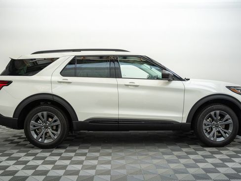 New 2026 Ford Explorer Active w/ Active Comfort Package AWD/4WD image 4
