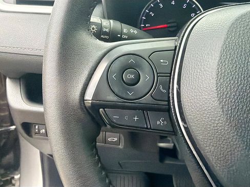 Used 2020 Toyota RAV4 XLE Premium image 35
