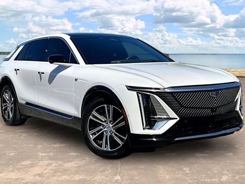 Used 2024 Cadillac Lyriq Luxury RWD image 3