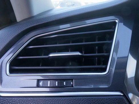 Certified 2021 Volkswagen Tiguan SE w/ Panoramic Sunroof Package image 28