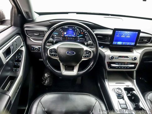 Certified 2022 Ford Explorer XLT w/ Equipment Group 202A image 12