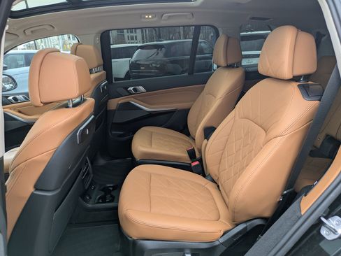 Used 2023 BMW X7 xDrive40i w/ Premium Package image 29