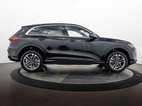 Used 2025 Audi Q5 Premium w/ Convenience Package AWD/4WD image 3
