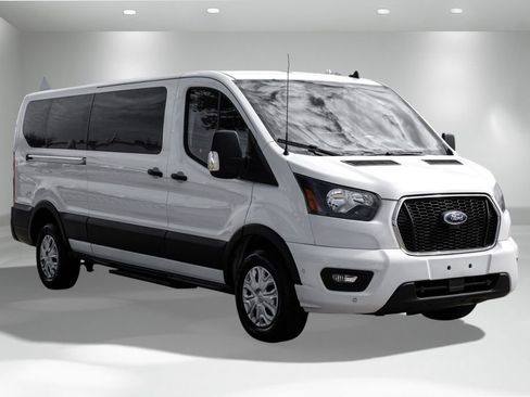 Used 2023 Ford Transit 350 XLT image 5