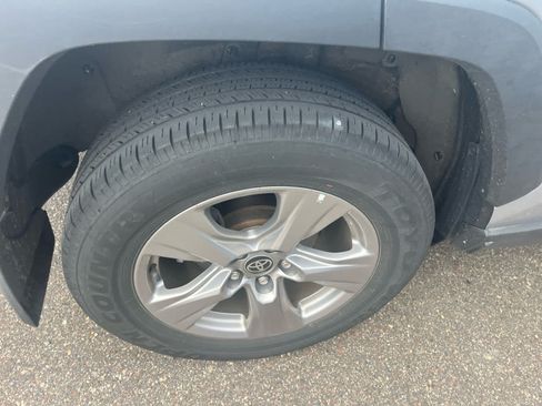Used 2022 Toyota RAV4 XLE AWD/4WD image 8