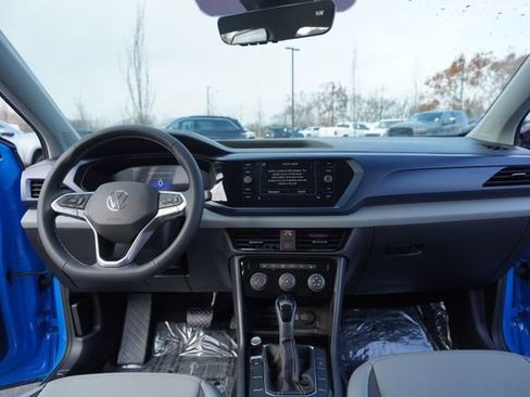 Used 2023 Volkswagen Taos SE w/ Panoramic Sunroof Package image 26