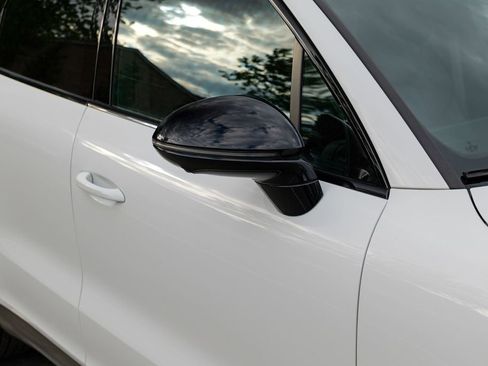 Used 2023 Porsche Cayenne Platinum Edition AWD/4WD image 11