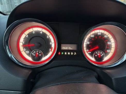 Used 2014 Dodge Grand Caravan SXT image 9