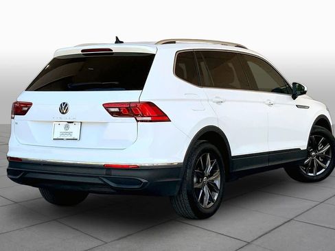 Used 2022 Volkswagen Tiguan SE w/ Panoramic Sunroof Package image 13