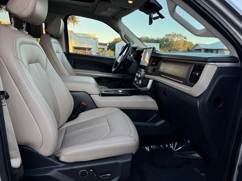 Used 2024 Ford Expedition Max Limited image 29