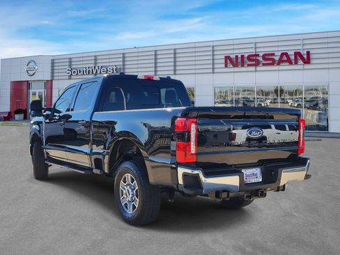 Used 2024 Ford F250 Lariat w/ FX4 Off-Road Package image 9