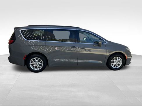 Used 2022 Chrysler Pacifica Touring-L image 6