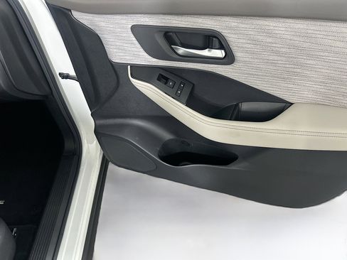 Used 2023 Nissan Rogue SV FWD image 31