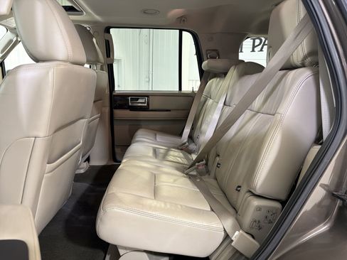 Used 2015 Lincoln Navigator 2WD image 24