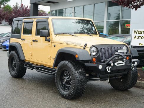 Used 2013 Jeep Wrangler Unlimited Sahara w/ Connectivity Group AWD/4WD image 7