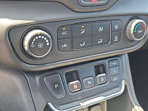 Used 2020 GMC Terrain SLE AWD/4WD image 28