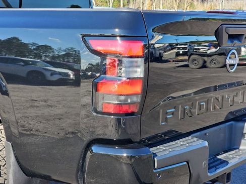 Used 2023 Nissan Frontier SV w/ Midnight Edition Package image 36