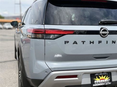 Used 2023 Nissan Pathfinder Platinum AWD/4WD image 18