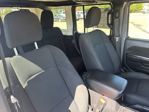 Used 2020 Jeep Wrangler Unlimited Sport AWD/4WD image 31