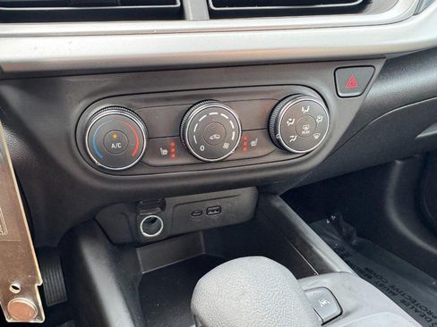 Used 2024 Chevrolet Trax LS w/ LS Convenience Package FWD image 18