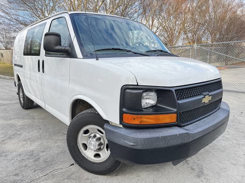 Used 2016 Chevrolet Express 2500 image 3