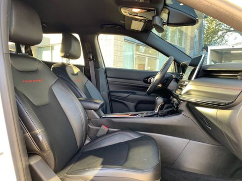 Used 2025 Jeep Compass Trailhawk image 35