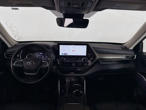 Used 2023 Toyota Highlander XLE AWD/4WD image 23