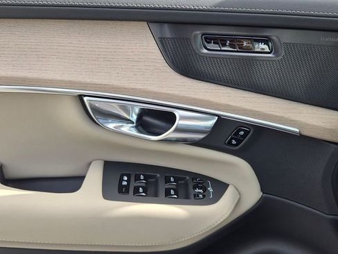 New 2026 Volvo XC90 B6 Plus w/ Protection Package Premier image 23