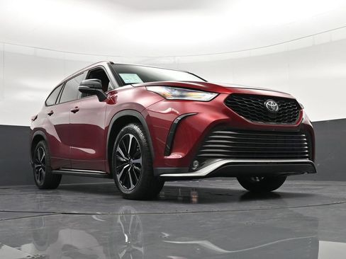 Used 2021 Toyota Highlander XSE FWD image 31