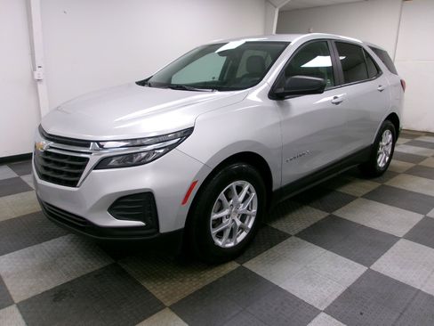 Used 2022 Chevrolet Equinox LS w/ LS Convenience Package FWD image 1
