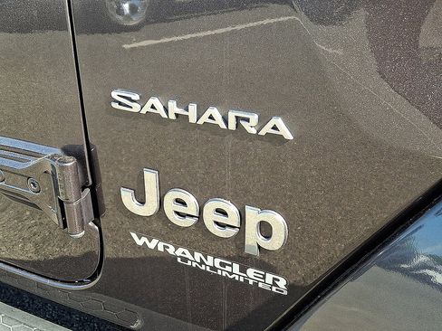Certified 2022 Jeep Wrangler Unlimited Sahara w/ Cold Weather Group AWD/4WD image 18