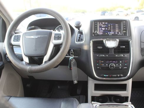 Used 2014 Chrysler Town & Country Touring FWD image 25