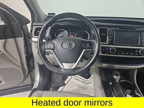Used 2017 Toyota Highlander XLE image 13