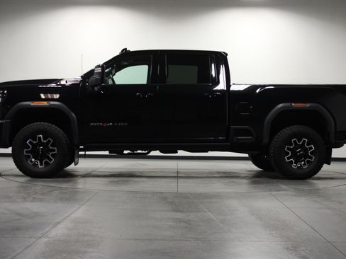 Used 2024 GMC Sierra 2500 AT4X AWD/4WD image 7