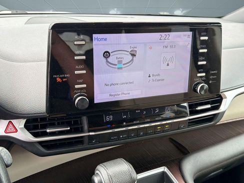 Used 2023 Toyota Sienna XLE FWD image 26