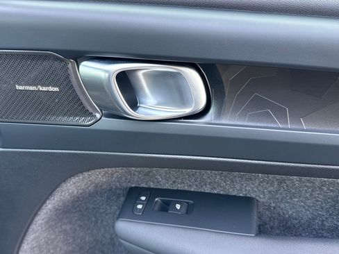 Used 2023 Volvo XC40 Recharge Ultimate AWD/4WD image 19