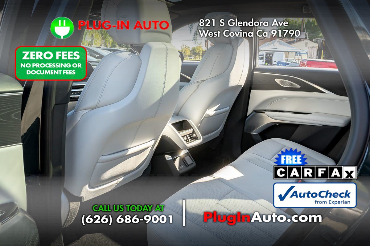 Used 2024 Cadillac Lyriq Luxury w/ LPO, Floor Liner Package RWD image 9