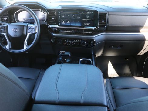 Used 2024 Chevrolet Silverado 1500 LT Trail Boss w/ Convenience Package II image 16